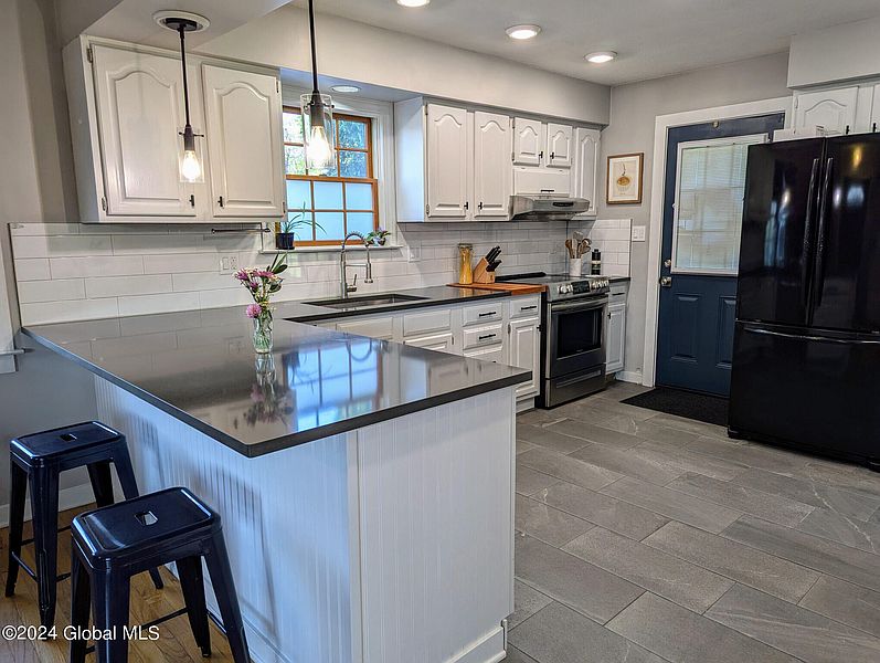 3rd image of 159 Cottage Avenue