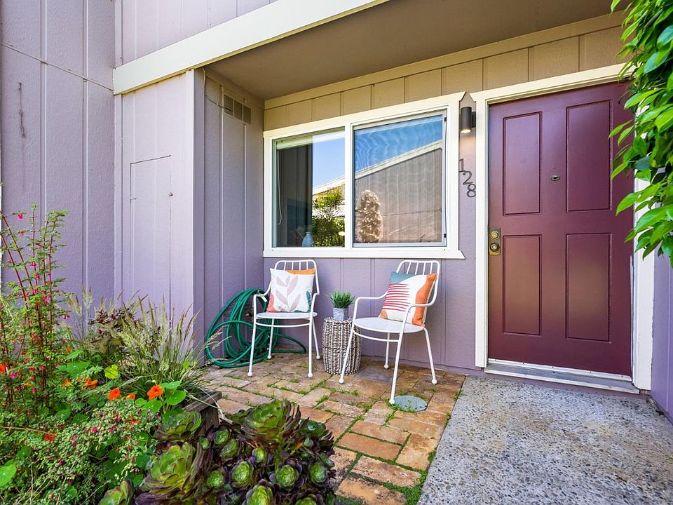 1st image of 128 Harbor Oaks Cir