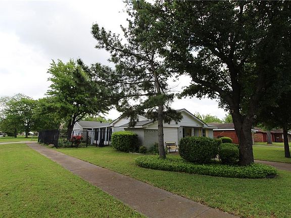 2nd image of 1300 Douglas Dr