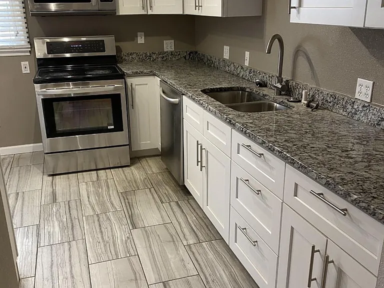 Granite counters & stainless steel appliances