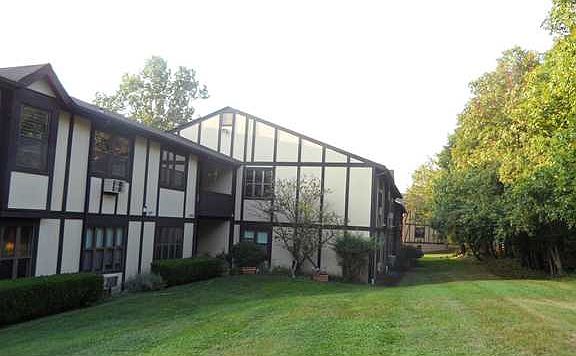2nd image of 916 Sierra Vista Ln