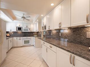 225 5th Ave S APT 102, Naples, FL 34102