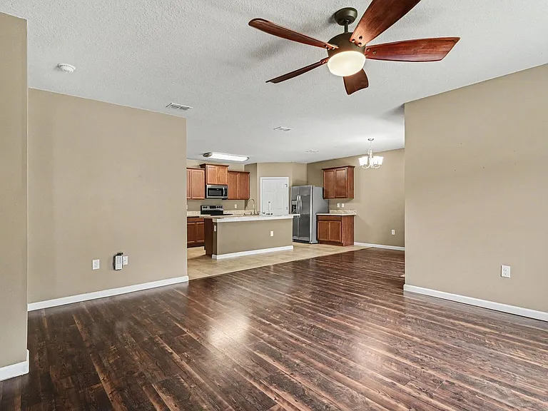 2650 Falcon Ln — Photo 3