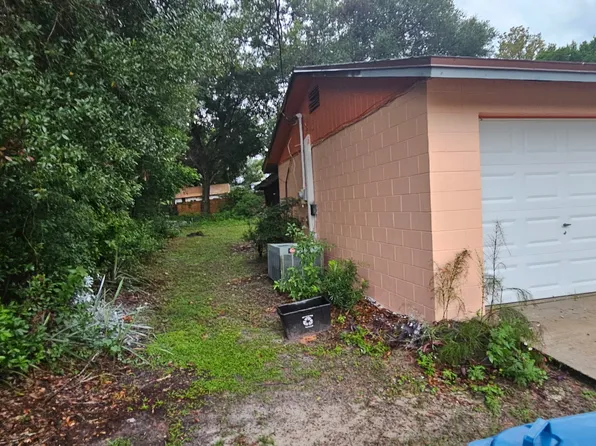 206 E Holly Dr, Orange City, FL 32763