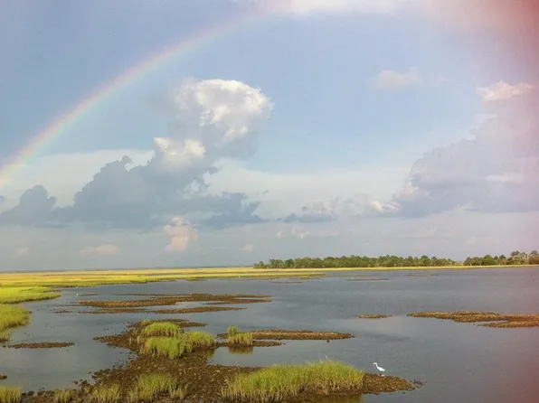  E 1st Ave, Horseshoe Beach, FL 32648