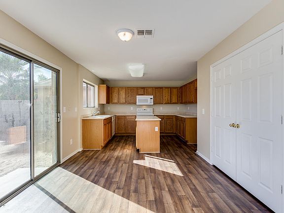 5th image of 141 W Saddle Way