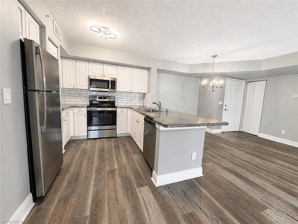 1240 Wildwood Lakes Blvd — Photo 2