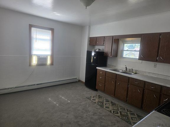 5th image of 212 10th St