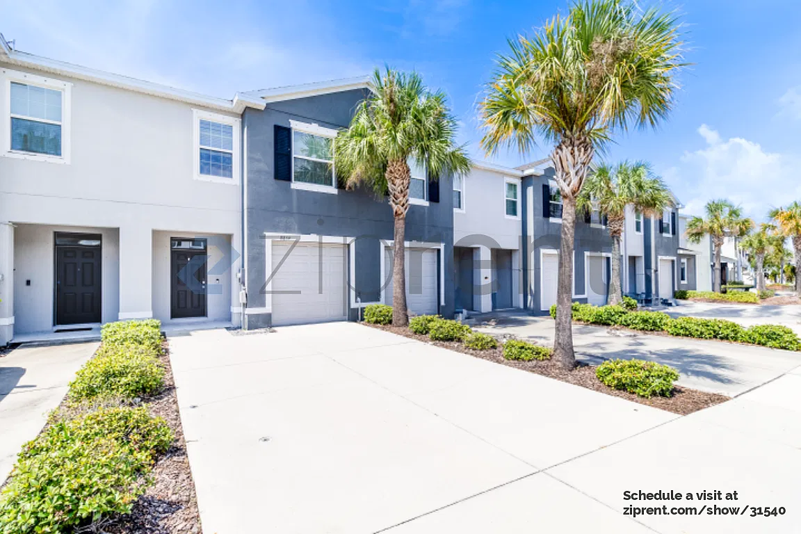 3 bed, 2.5 bath, 1707 sqft, $2,300 — Photo 2