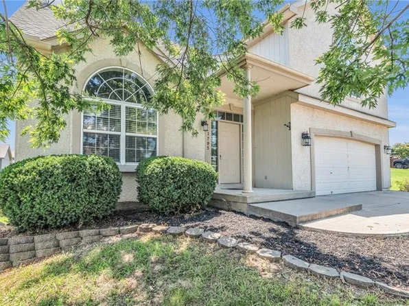 1705 NE 181st Ter, Smithville, MO 64089