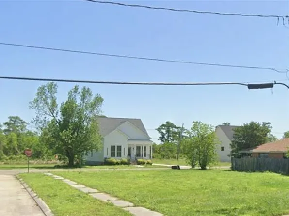 632 Cougar Dr, Arabi, LA 70032