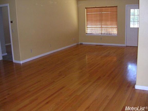 4th image of 8401 Siegel St