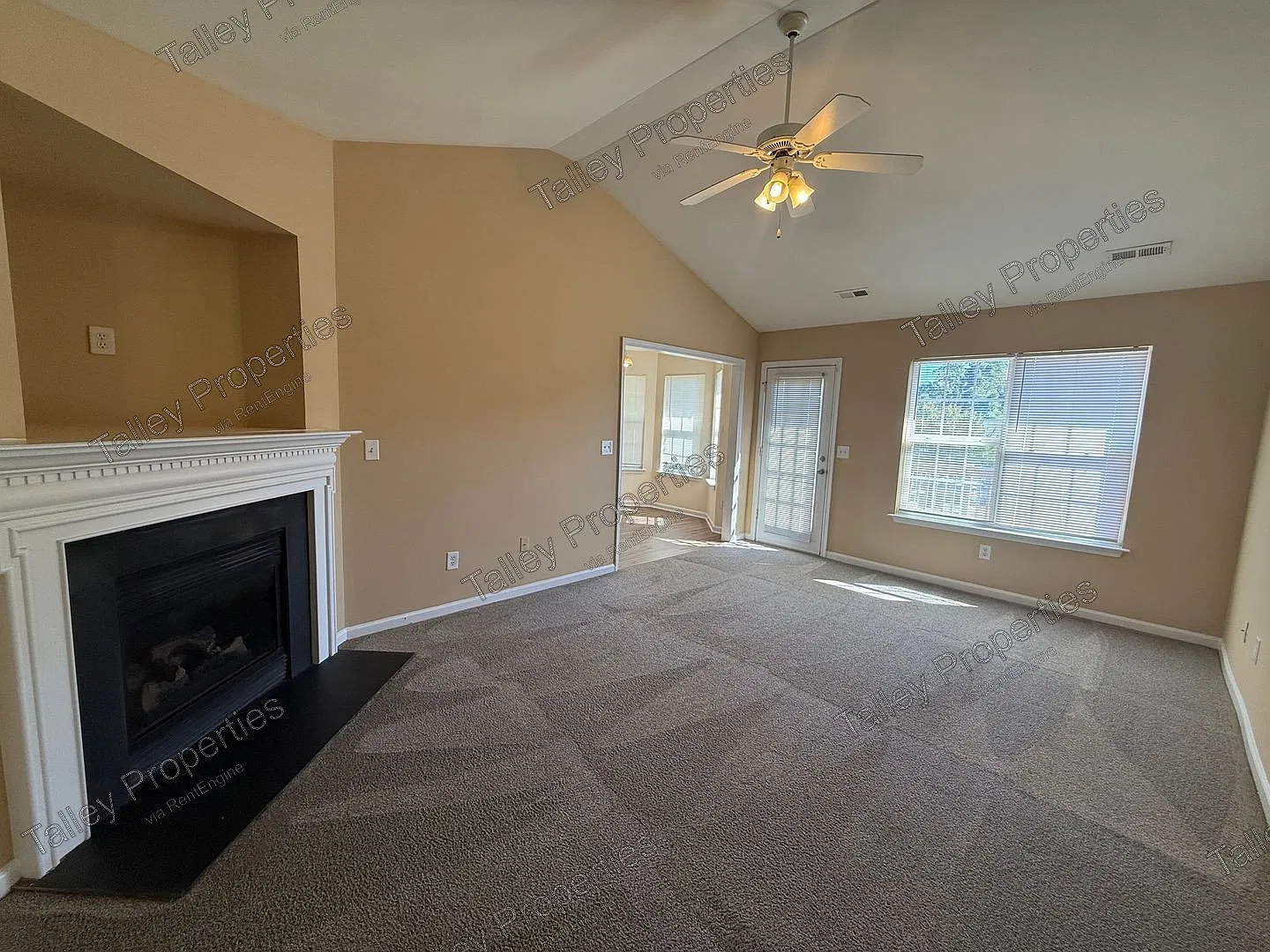 3 bed, 2.5 bath, 1126 sqft, $1,849 — Photo 2