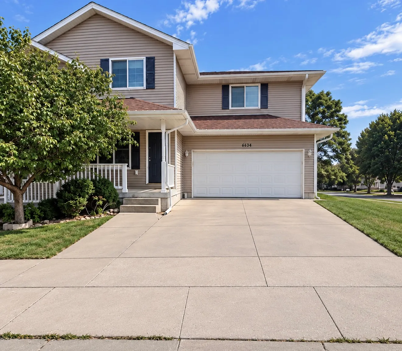 4 bed, 2.5 bath, 1717 sqft, $2,100 — Photo 1