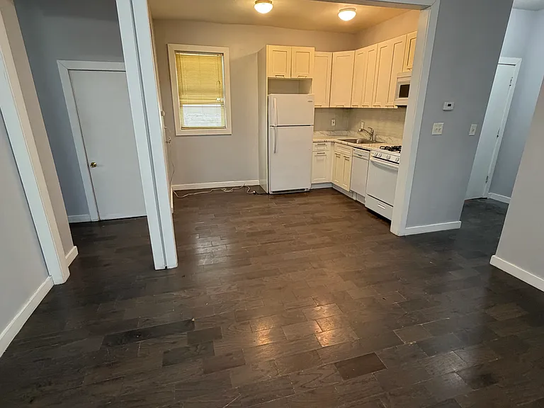 29 Bartholdi Ave #1A — Photo 2