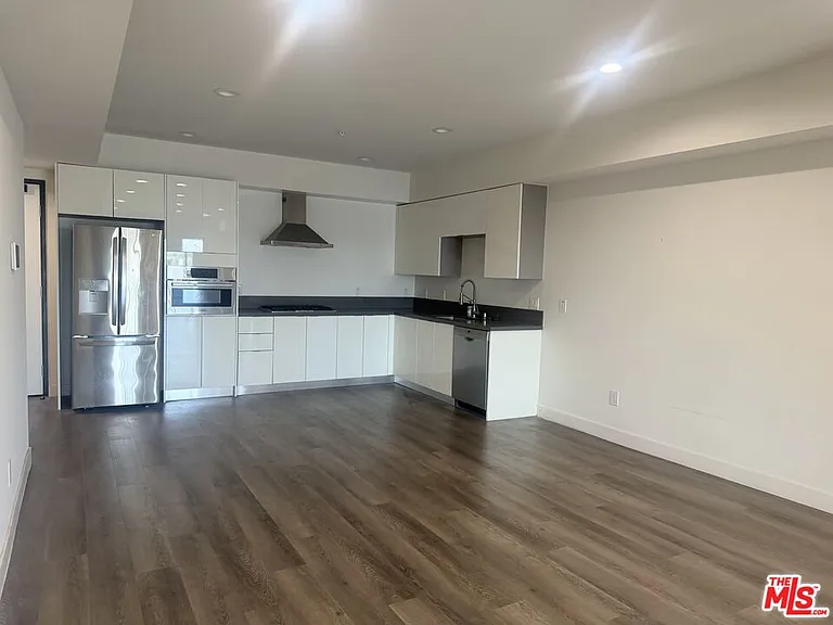 900 S Kenmore Ave #505 — Photo 1
