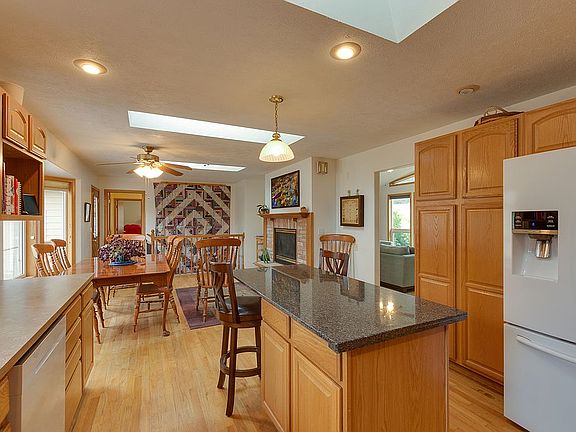 Uppr lvl kitchen and dining.