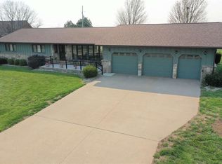 511 Country Ln, Council Grove, KS 66846