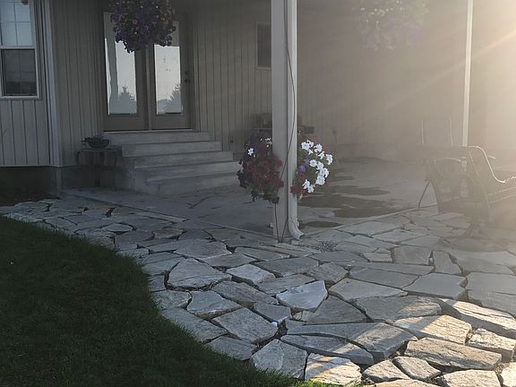 Flagstone patio