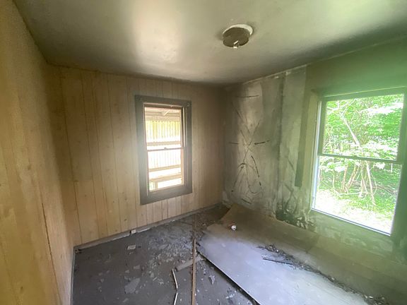 4th image of 3401 Vermont St