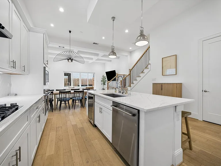 826 Nadine St — Photo 18