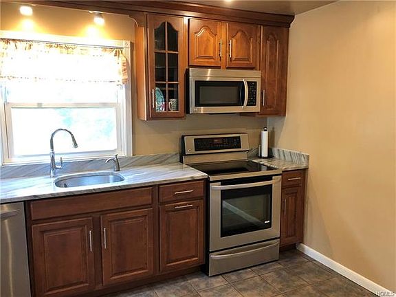 4th image of 48 Lakeside Dr