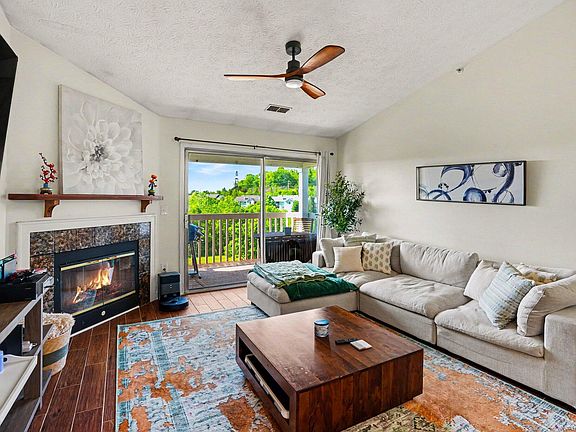 3rd image of 440 Lakeview Dr Unit 12