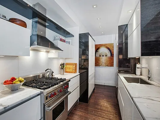 Sold by Sotheby's International Realty | media 14