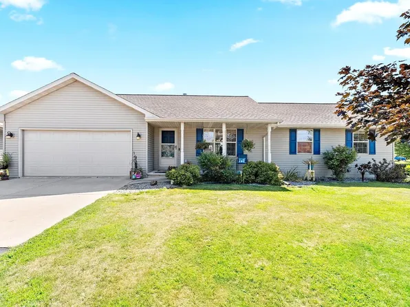 5056 Snapdragon Cir, Little Suamico, WI 54141