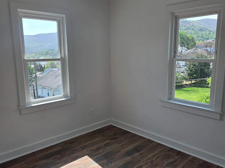 404 Walnut St #B — Photo 13