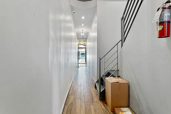 Rented by Safdie Realty Group | media 28