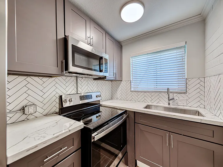 310 S Maryland Pkwy — Photo 8