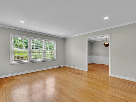 4th image of 720 Parkins Mill Rd
