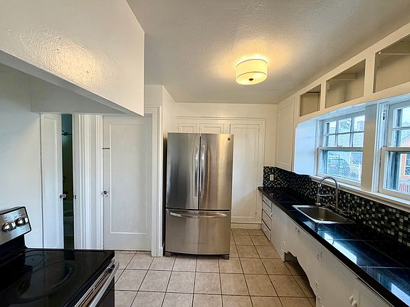 4th image of 10021 NE Glisan St
