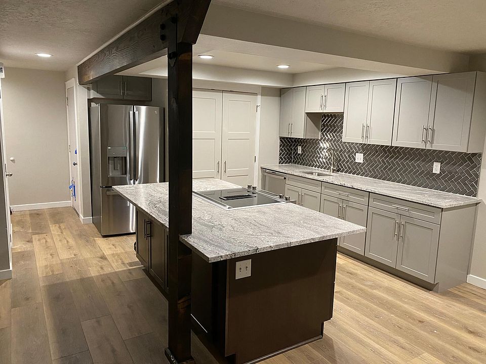 Room for up to 5 barstools