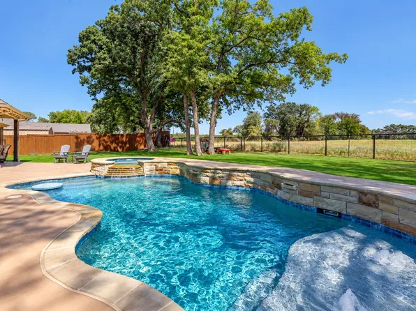 107 Willow Oak Dr, Krugerville, TX 76227