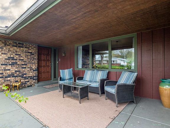 3rd image of 5037 Larkspur Dr