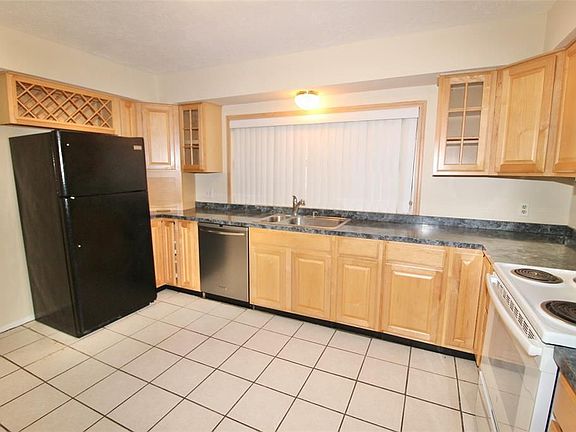 3rd image of 2819 E Birchdale Dr