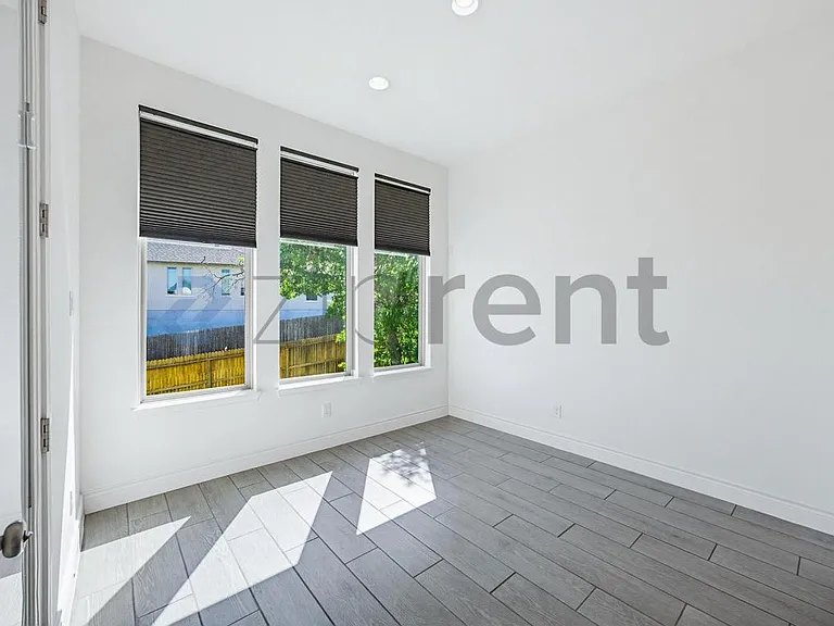 28414 Shailene Dr — Photo 11