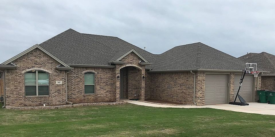 1st image of 142 Park Place Cir