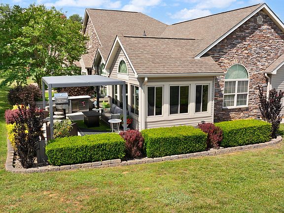 5th image of 413 Deer Lake Pl