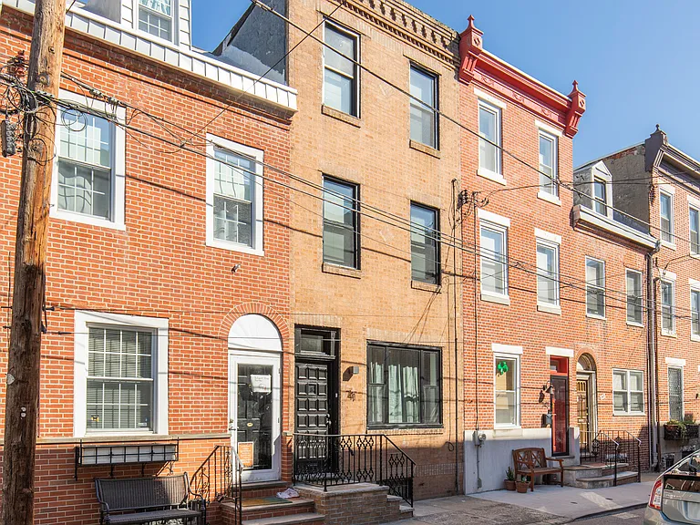 741 S Darien St — Photo 1