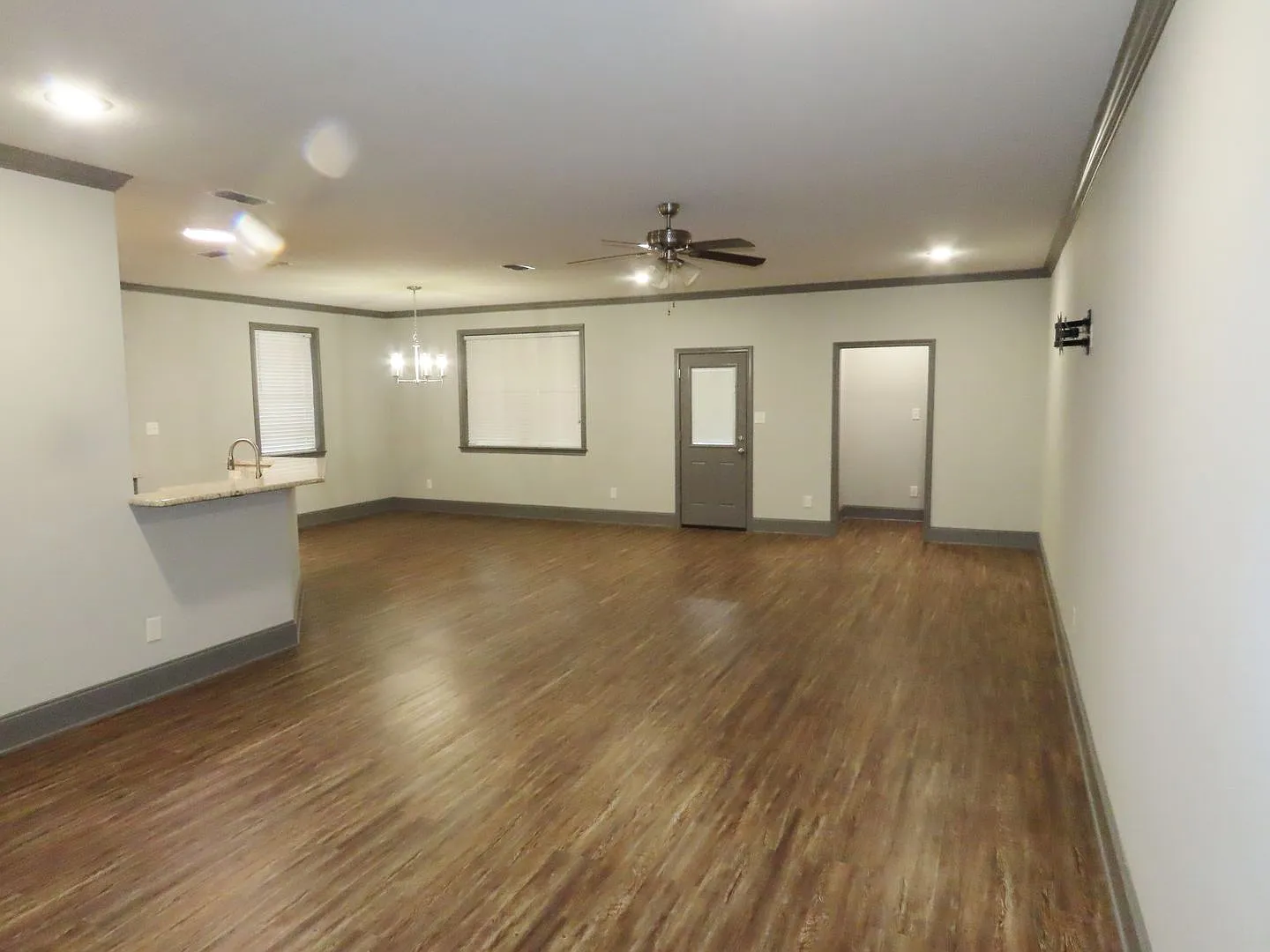 South Tyler-Whitehouse ISD! Beautiful 3 Bedroom, 2 Bath Home — Photo 2