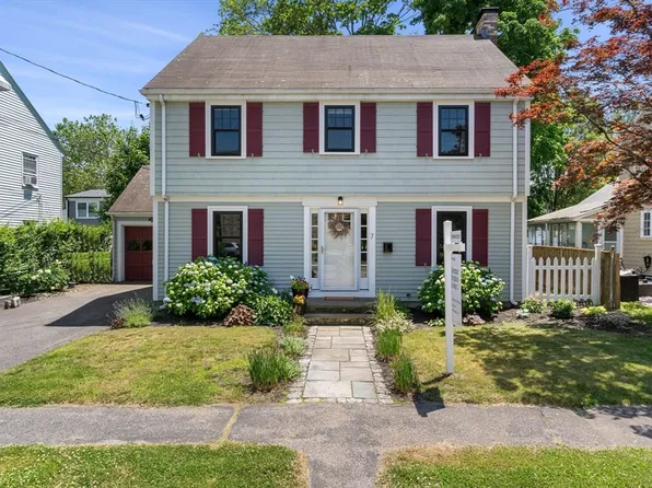 7 Crane Rd, Milton, MA 02186