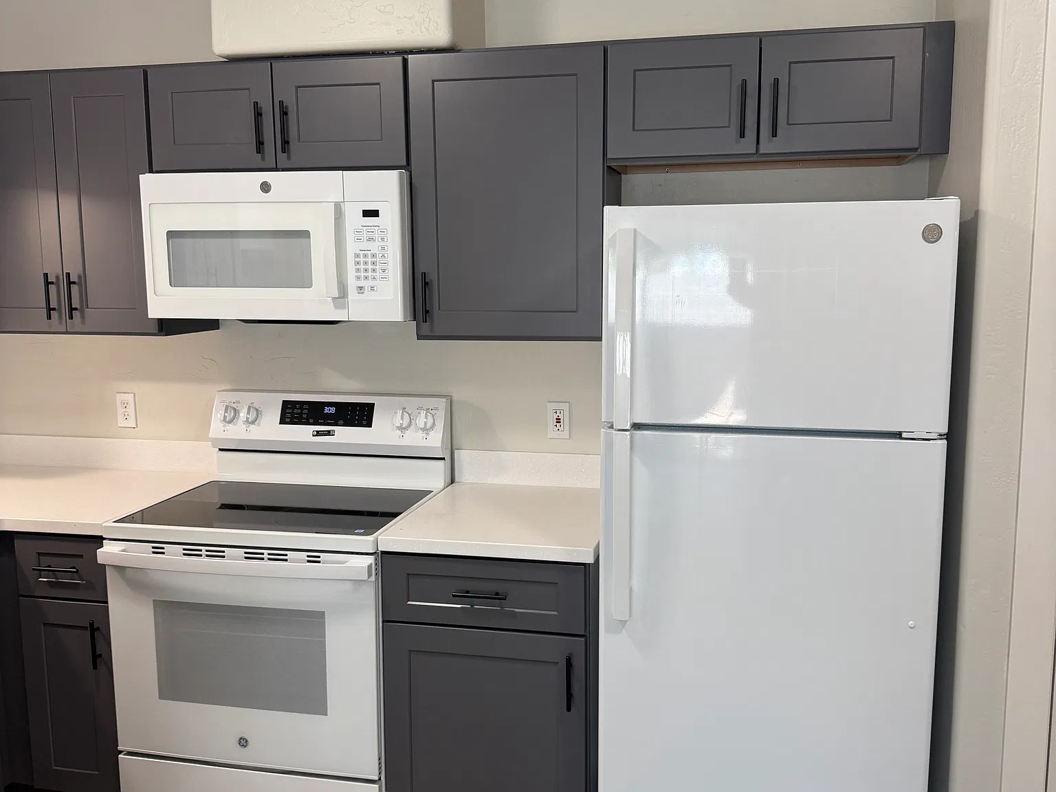 2 bed, 800 sqft, $1,400 — Photo 2