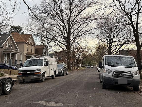 5th image of 2327 Edison Ave