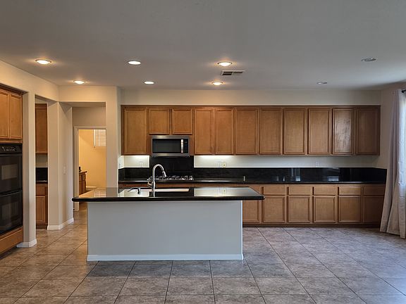 3rd image of 25130 Cliffrose St