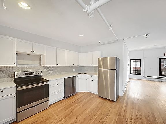 3rd image of 62 Greenpoint Ave APT 4