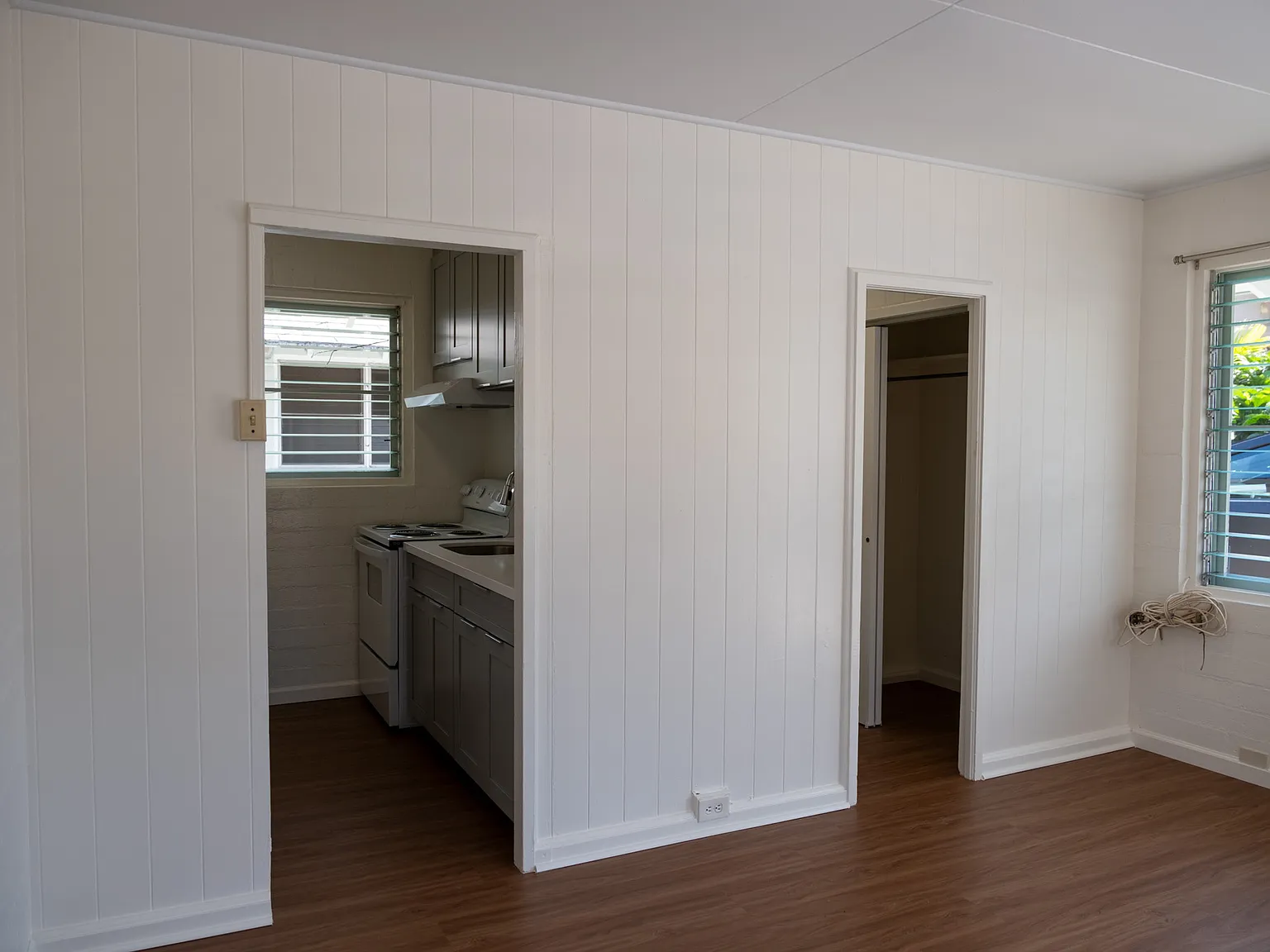 Studio, 300 sqft, $1,300 — Photo 2