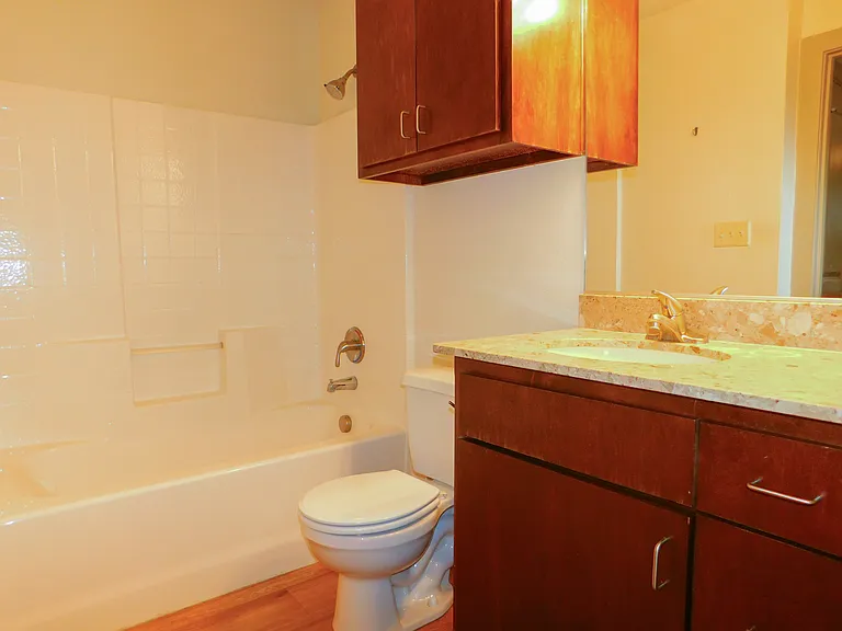 1512 N Elm St #101 — Photo 6